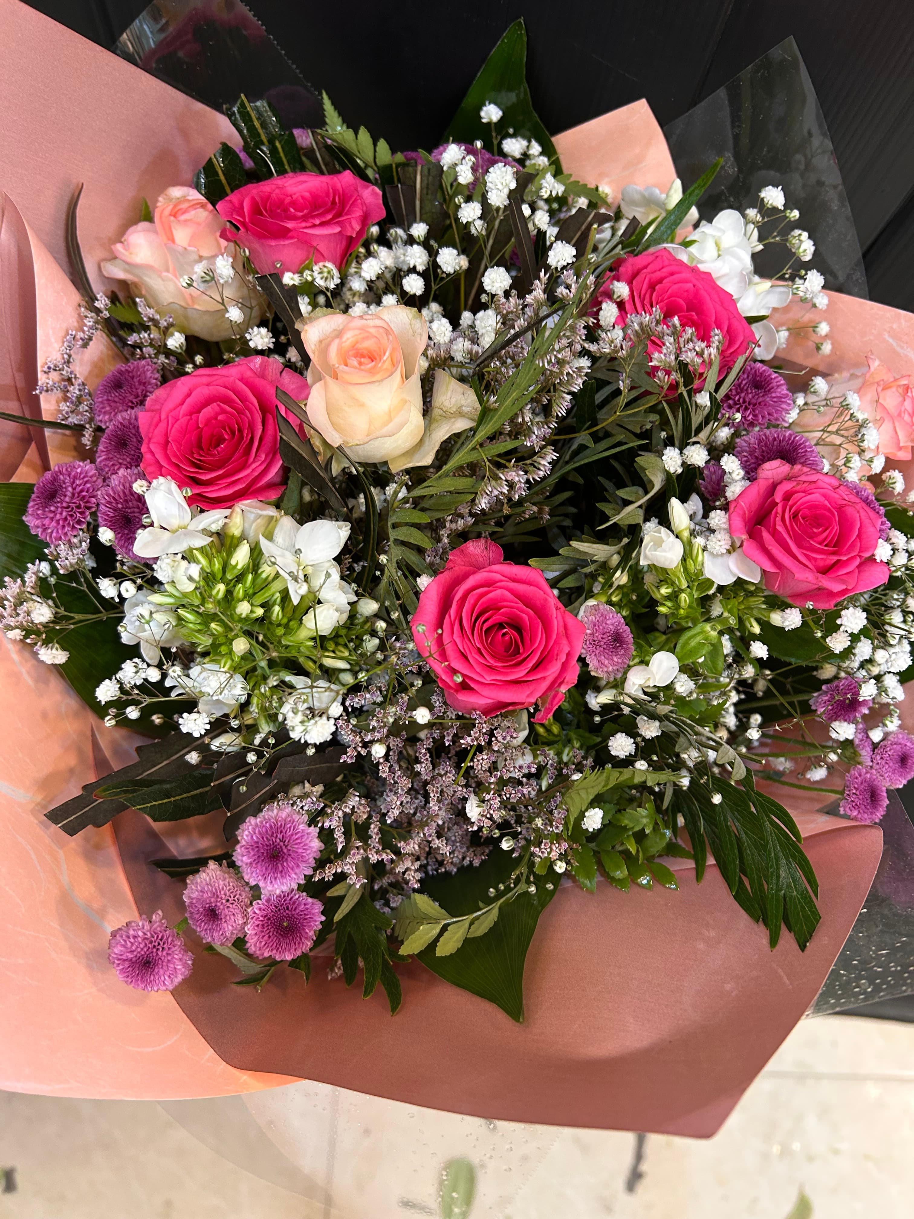 זר ורדים סגלגל