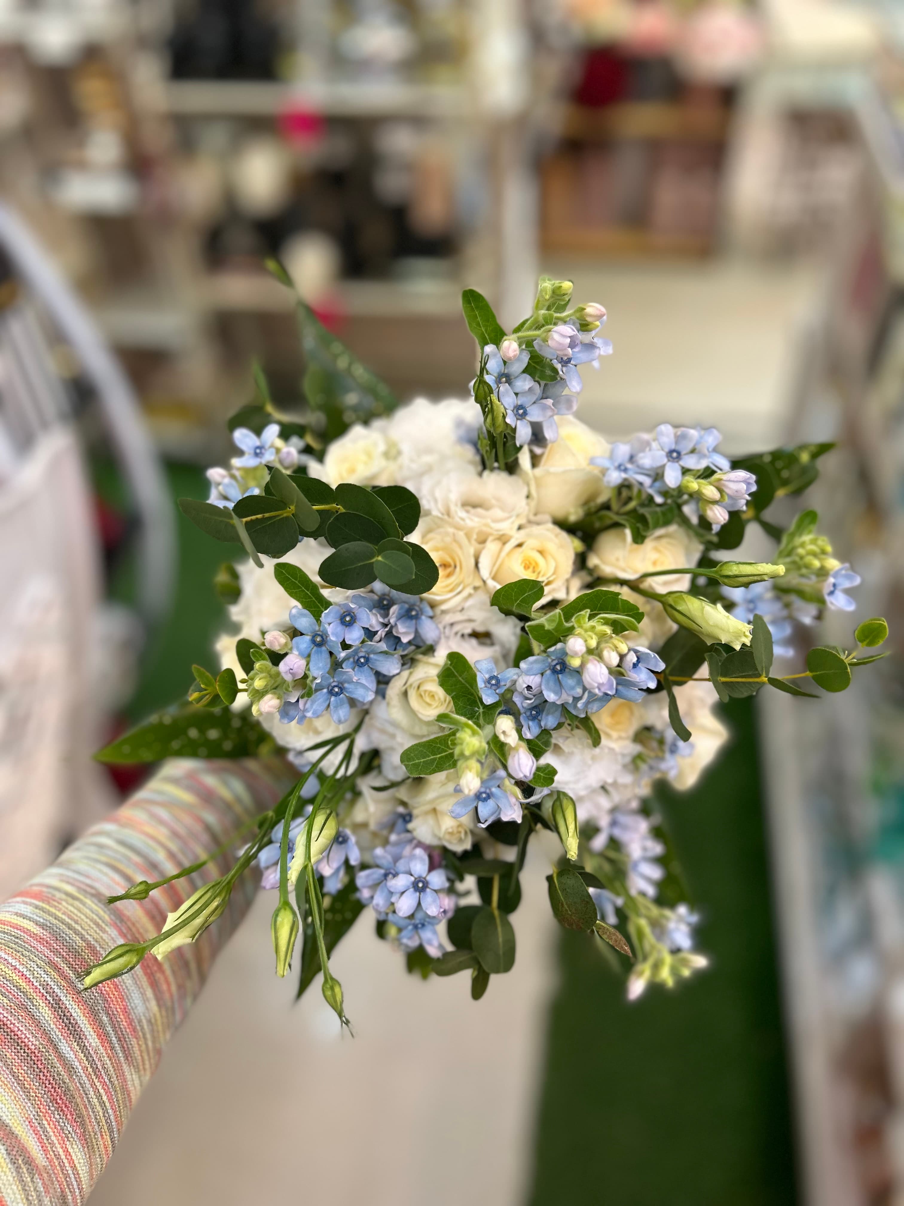 זר כלה בנגיעות תכולות