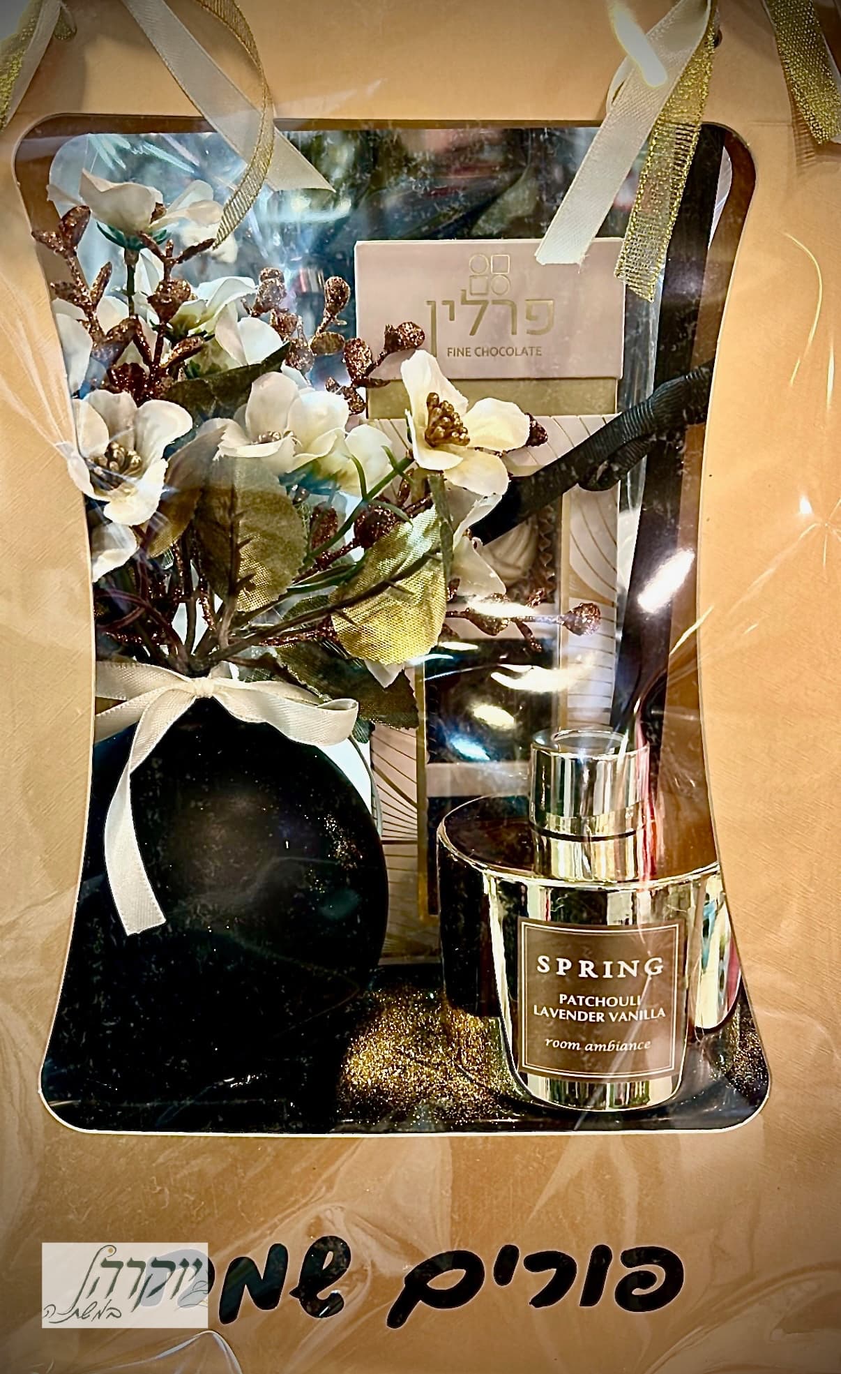 פרחים ובושם בקופסא