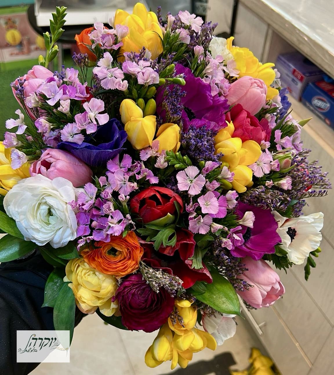 אביב ססגוני